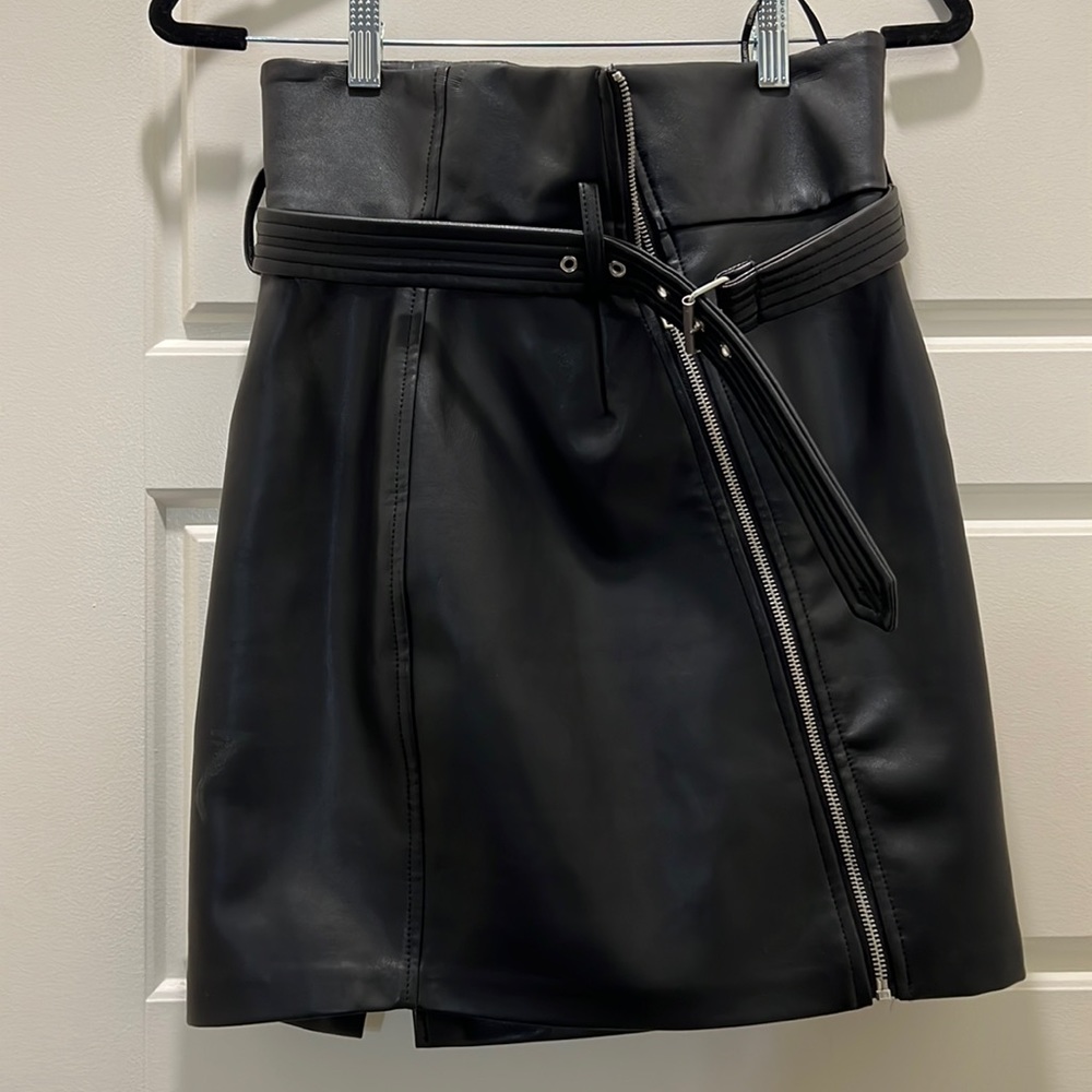 CUTE FAUX LEATHER BLACK SKIRT